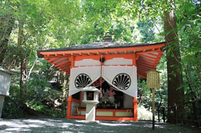 京都　鞍馬寺境内の川上地蔵堂