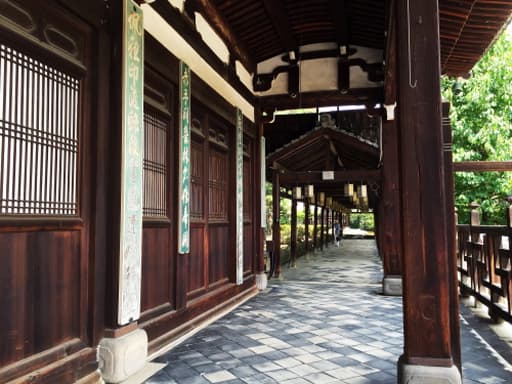京都　萬福寺の開山堂前の回廊