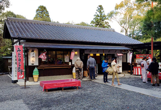 京都　松尾大社境内の茶屋