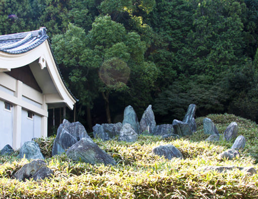 京都　松尾大社の上古の庭
