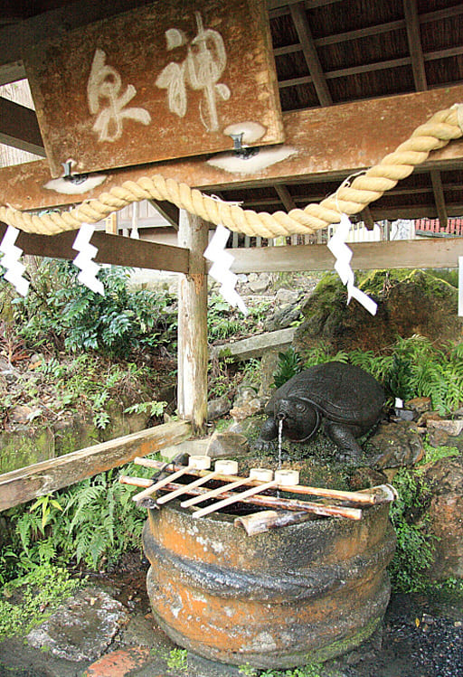京都　松尾大社の亀の井