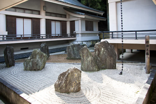 京都　松尾大社の即興の庭