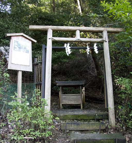 京都　松尾大社境内の磐座遥拝所