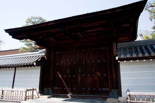 京都　妙心寺の開山堂唐門