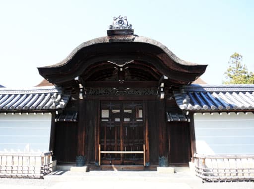 京都　妙心寺の開山堂前の四脚門