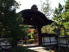 京都　南禅寺の塔頭、金地院の明智門