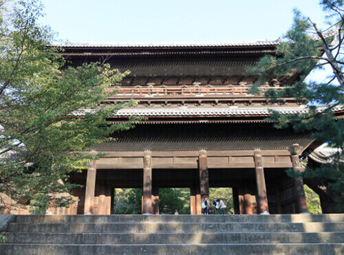 石川五右衛門が「絶景かな」と叫んだフィクションが有名な京都　南禅寺の三門