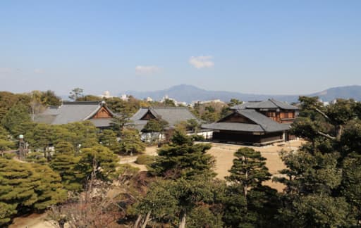 京都　二条城の天守閣跡から望む本丸御殿