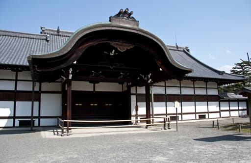京都　二条城本丸御殿の玄関（車寄）