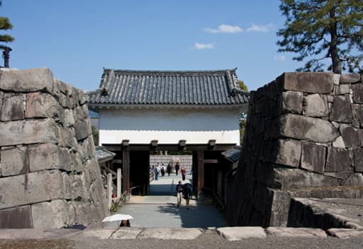 京都　二条城の本丸櫓門（本丸側から）