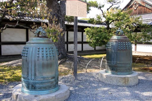 京都　二条城の釣鐘
