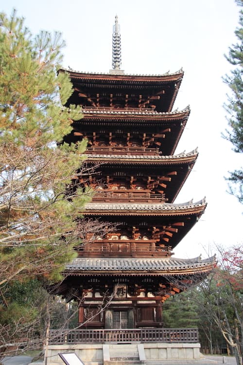 京都　仁和寺の五重塔