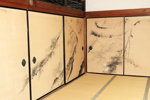 京都　仁和寺、御殿の黒書院の襖絵