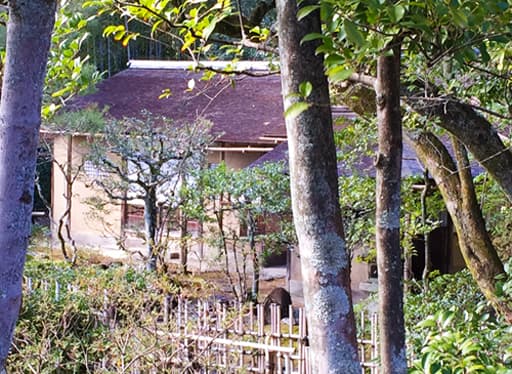 尾形光琳の屋敷から移築されたと伝わる仁和寺境内の茶室、遼廓亭（りょうかくてい）