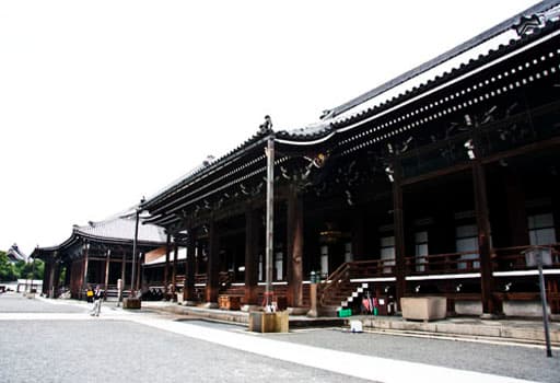 京都　西本願寺、阿弥陀堂と御影堂が南北に一直線に並ぶ