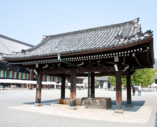 京都　西本願寺の手水舎（ちょうずや）