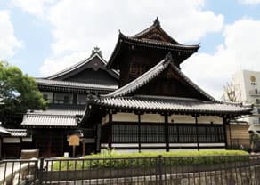 京都　西本願寺の太鼓楼
