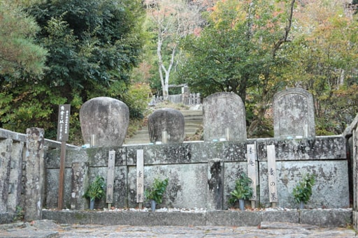 京都　二尊院境内に角倉了以が眠る境内墓地