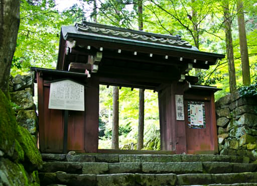 京都大原の来迎院の山門