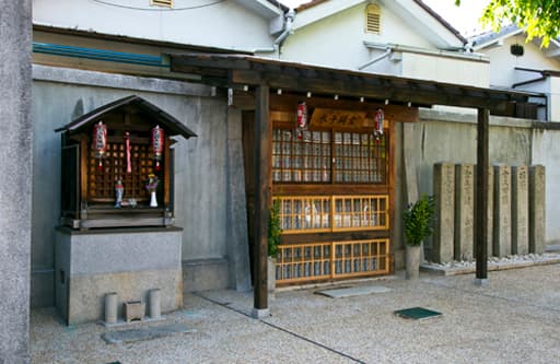京都　六道珍皇寺の水子祠堂