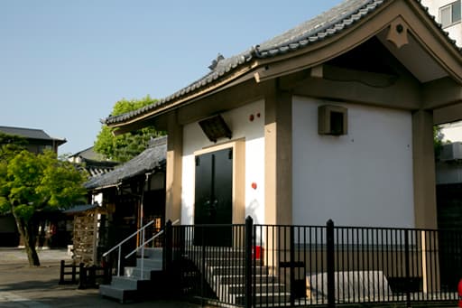 京都　六道珍皇寺の薬師堂