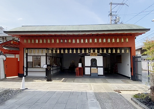 京都　六波羅蜜寺の水掛不動尊