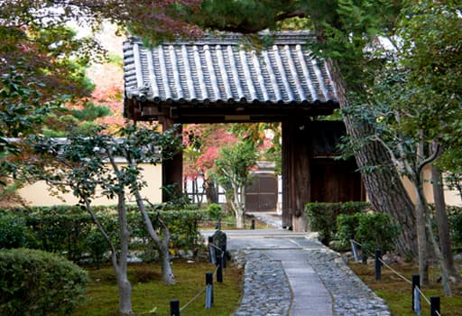 京都　鹿王院の中門