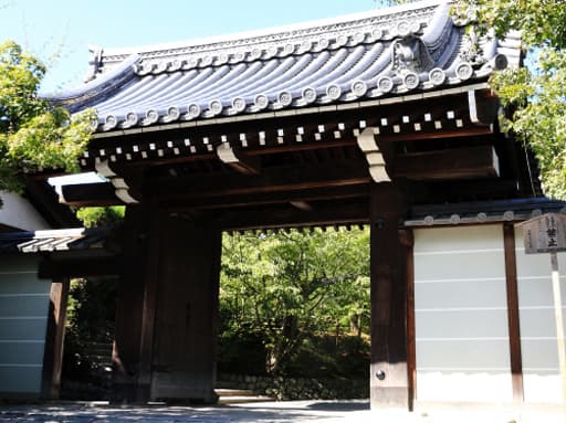 京都　龍安寺の山門