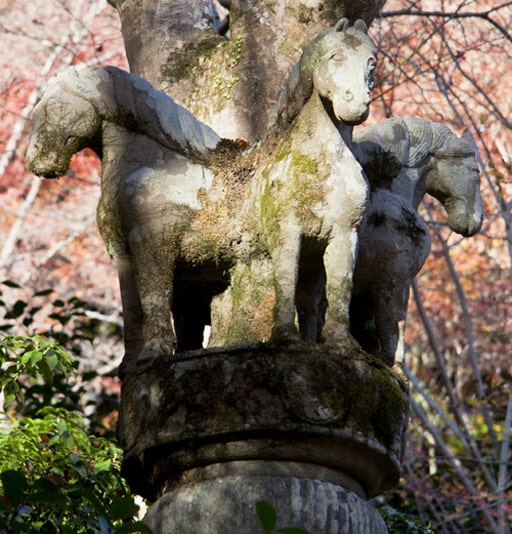 京都　西明寺境内の「アショカ王の石柱」の馬