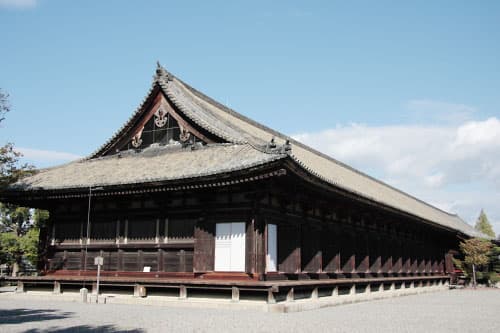 千一体の千手観音像が祀られる京都　蓮華王院（三十三間堂）の本堂