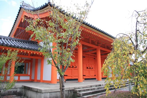 京都　三十三間堂の東大門