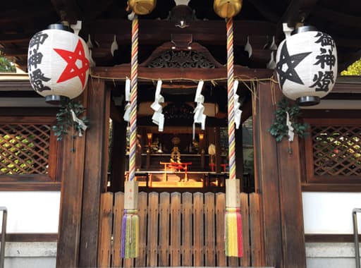 京都　晴明神社の本殿拝所