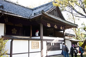 京都　清凉寺の狂言堂