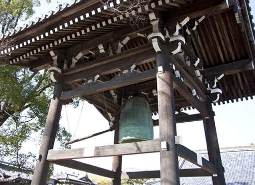 京都　清凉寺の鐘楼