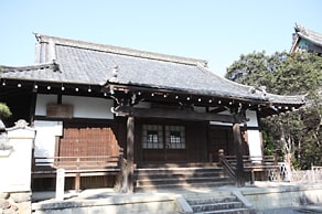 京都　清凉寺境内にある薬師寺の生の六道