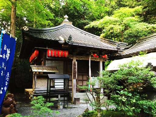京都　赤山禅院境内の福禄寿殿
