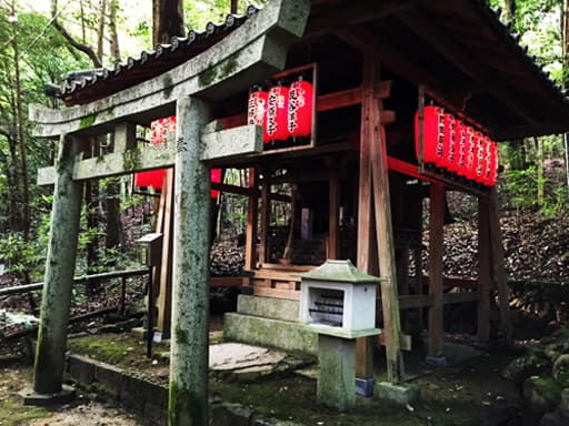 京都　赤山禅院境内の稲荷社