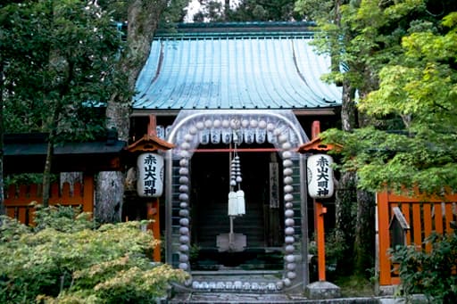 京都　赤山禅院の正念誦と本殿（赤山大明神）