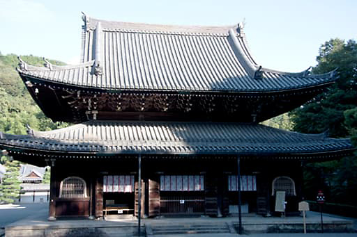 京都　泉湧寺の仏殿