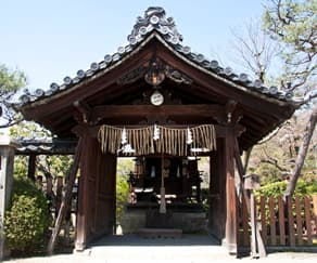 京都　神泉苑境内の弁天堂