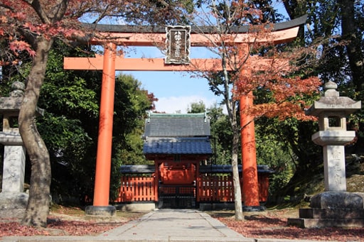 京都嵯峨野　天龍寺境内の八幡神社