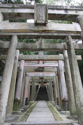 京都　東福寺境内の五社大明神 鳥居