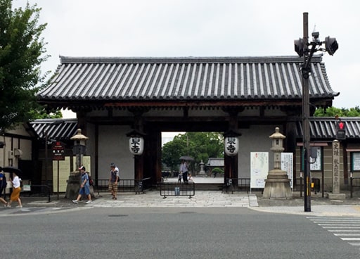 東寺　慶賀門