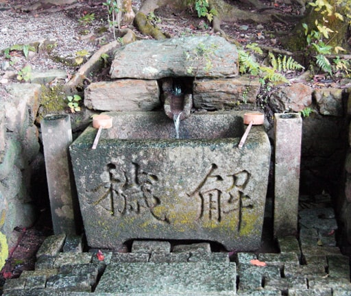 京都・月読神社の解穢（かいわい）の水
